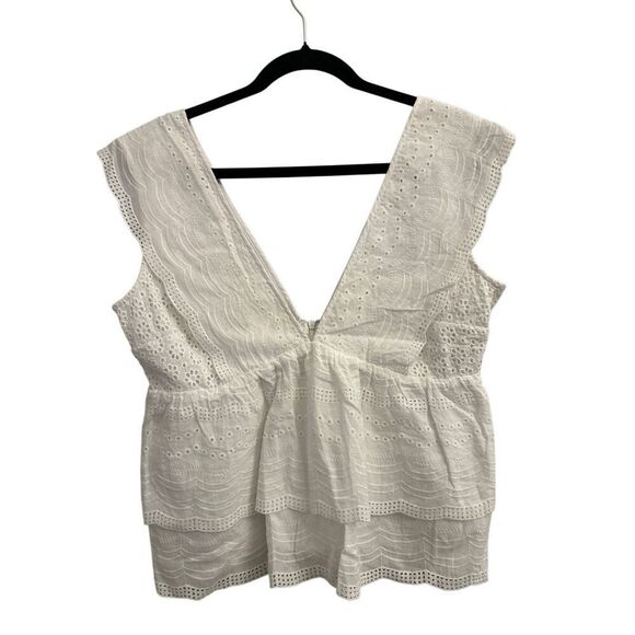 Gianni Bini Boho Eyelet Tiered Sleeveless blouse size M Double V-neck layering C - Picture 1 of 7
